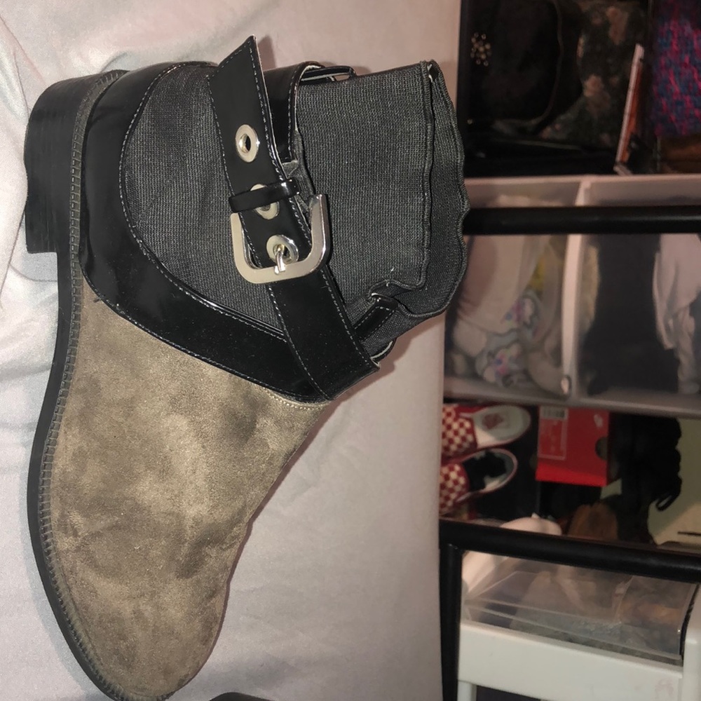Shoes - Picture 3 of 5